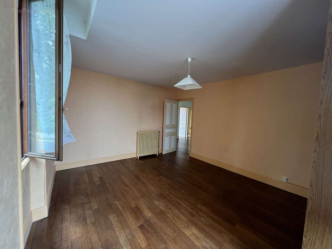 Maison de village en pierres sur cour et jardin clos - photo 8