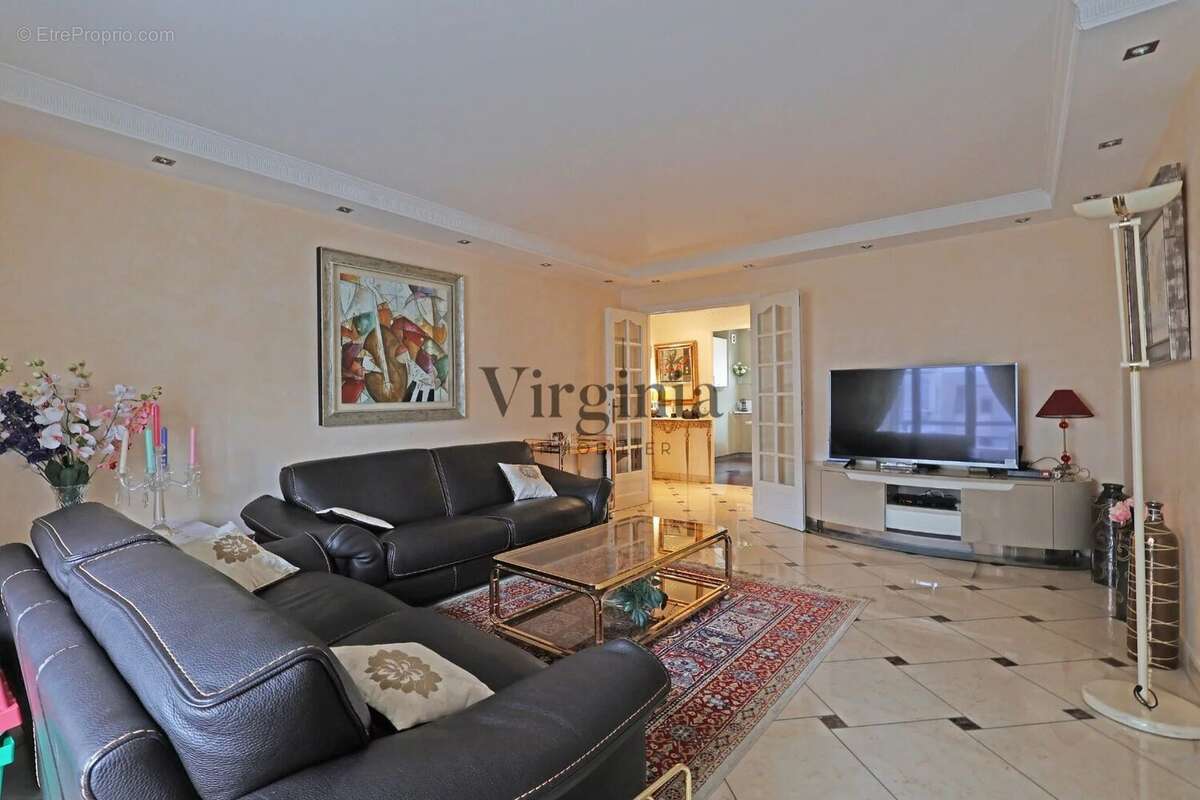 Appartement à CHARENTON-LE-PONT