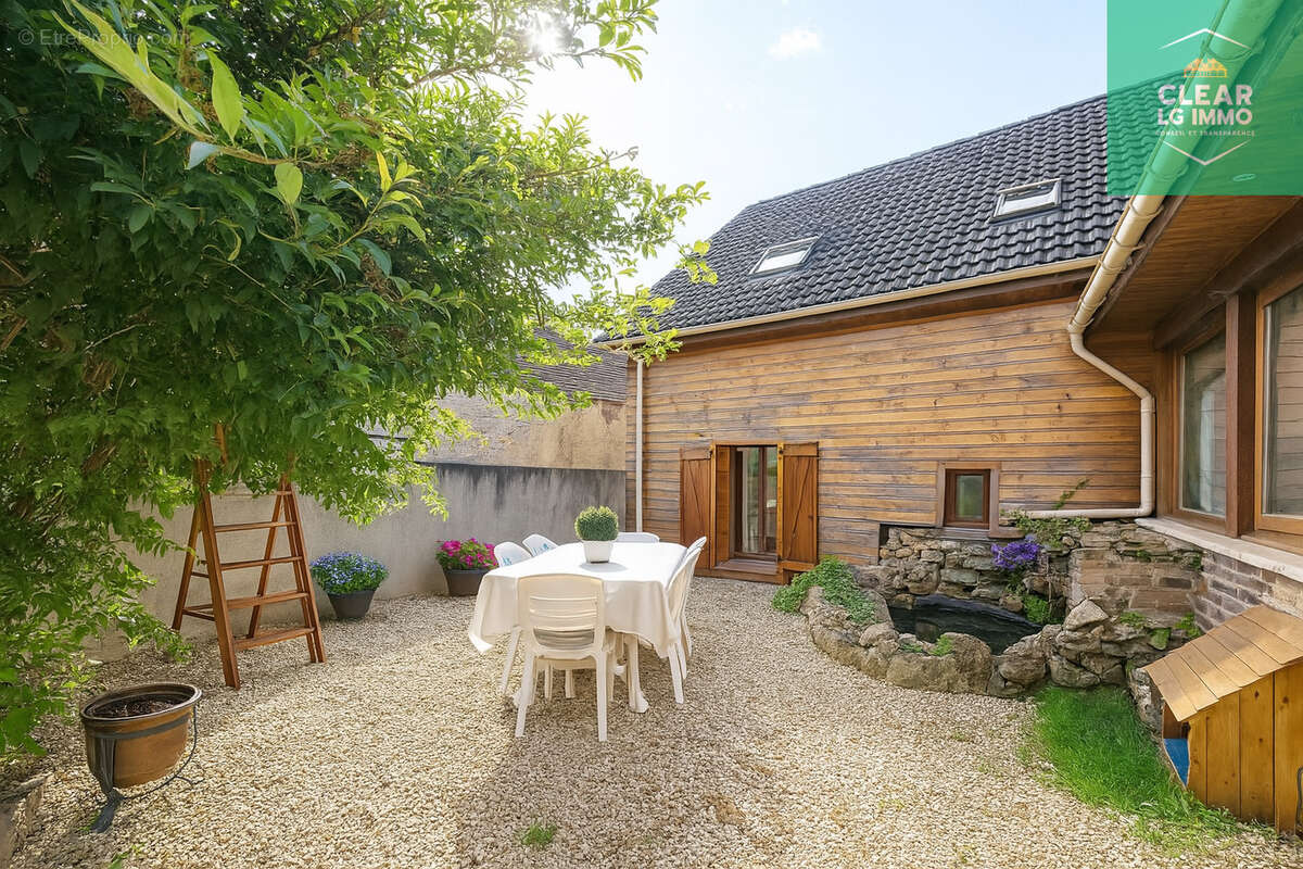 Grande maison familiale avec jardin et dépendances - photo 3