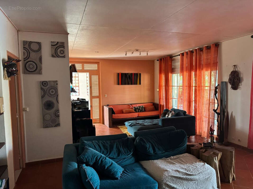 Maison à REMIRE-MONTJOLY