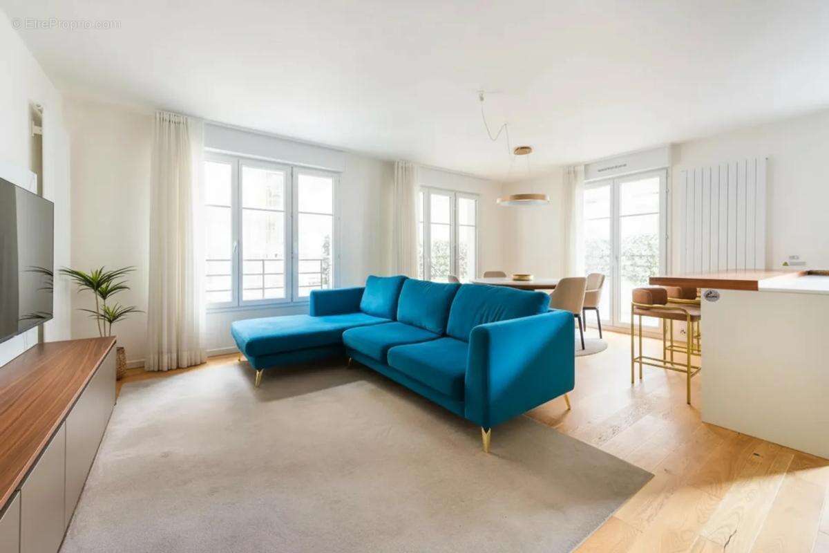 Appartement à COURBEVOIE