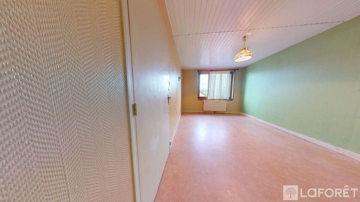 Maison à MONTECHEROUX