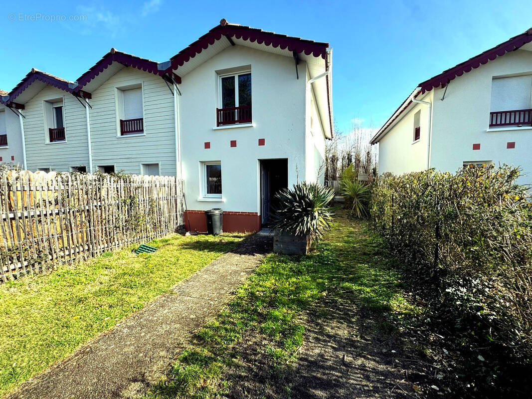 Maison à ARES