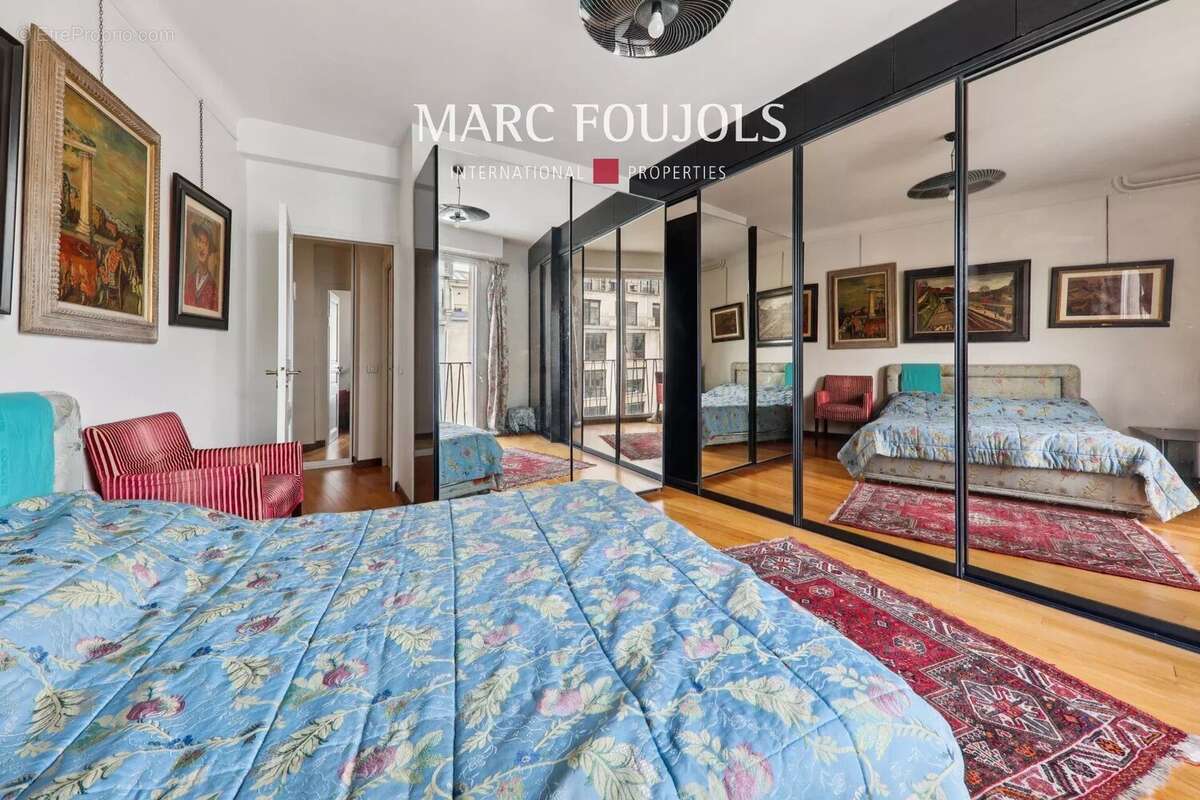 Appartement à PARIS-16E