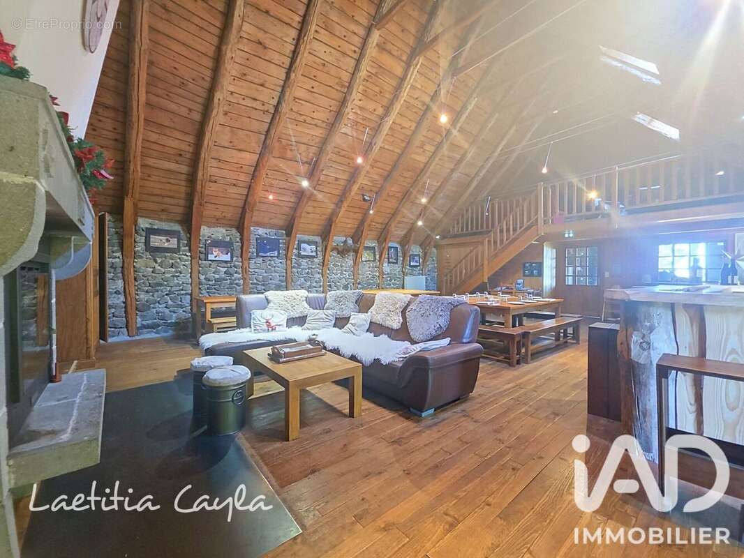 Commerce 668 m² à Saint-Victor-La-Riviere  - photo 8
