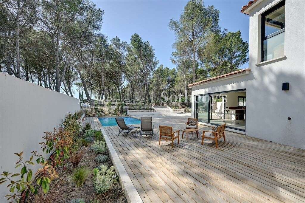 Maison à VENTABREN