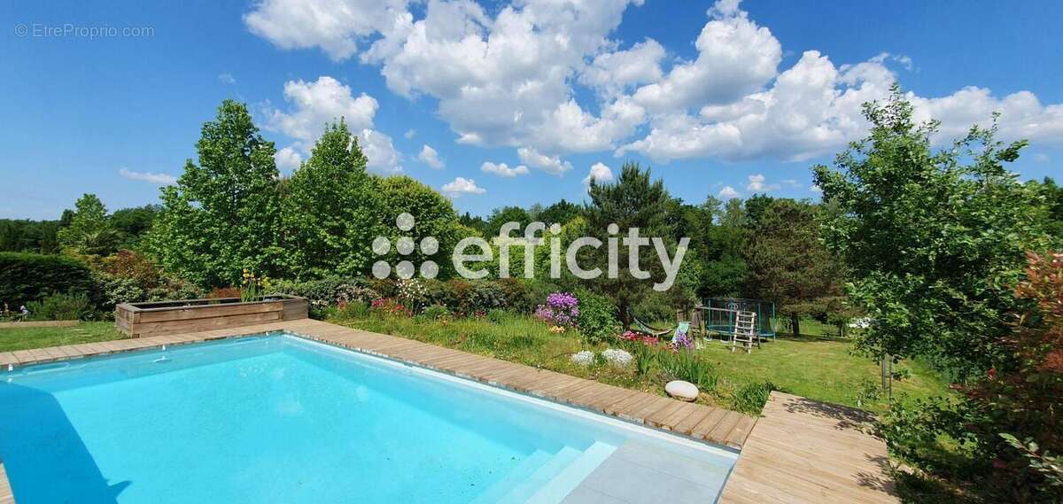 Maison à SAINT-VIANCE