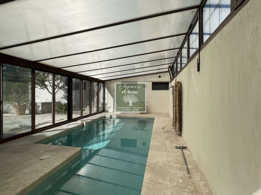 Villa de 140 m2 habitable sur terrain clos et arboré avec piscine de 4000 m2 et garage. - photo 2