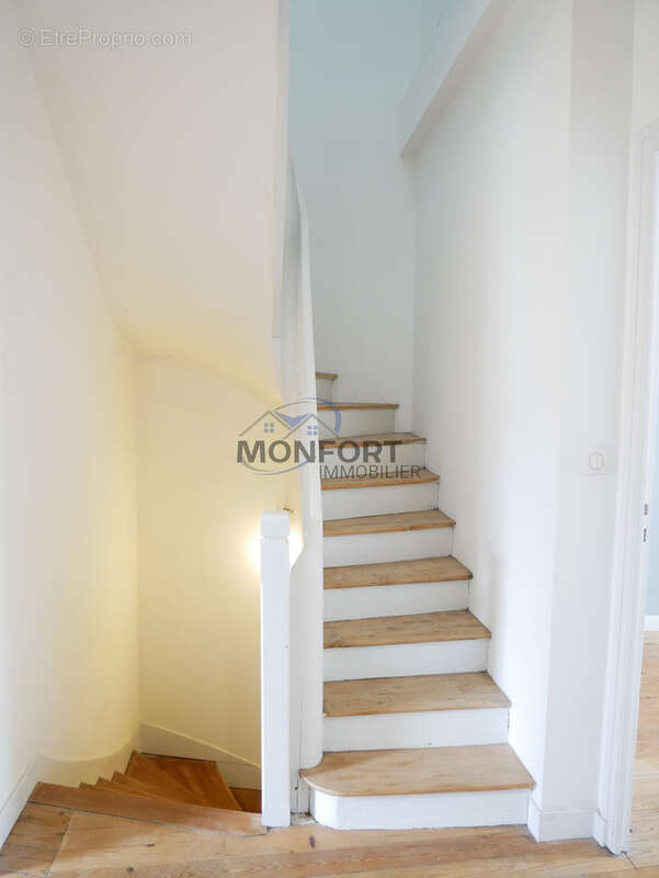 Maison de ville en pierre rénovée   5 chambres (ou 4 + bureau), jardin avec cuisine d’été   157 m2 - photo 13