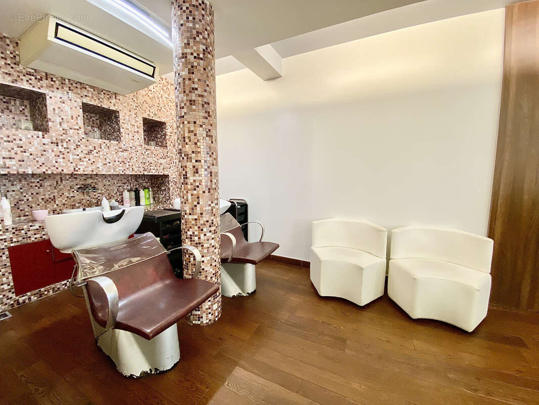 Commerce à SAINT-JEAN-PIED-DE-PORT