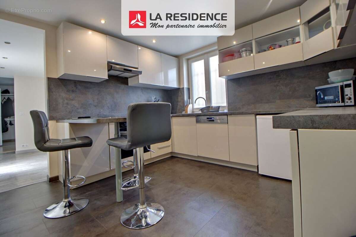 Maison 100 m² à Les Clayes-Sous-Bois  - photo 2