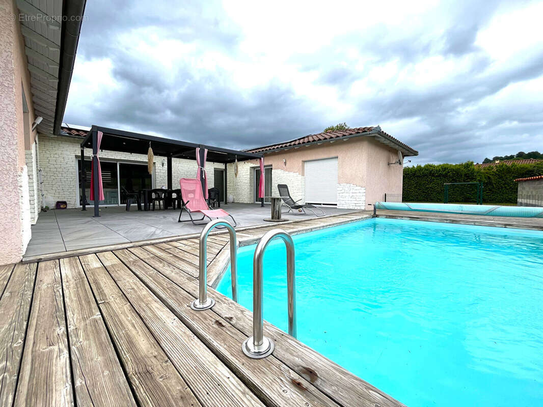 Maison à ARPAJON-SUR-CERE