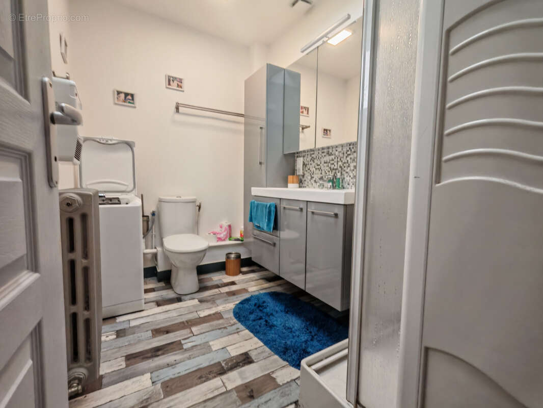 Appartement à DONVILLE-LES-BAINS