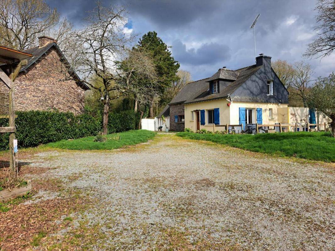 Maison à CAMPENEAC