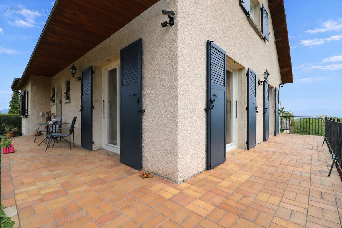 Maison à CORCELLES-LES-MONTS