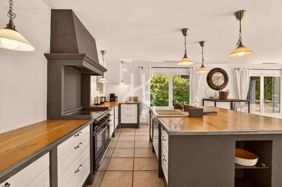 Maison à MOUGINS
