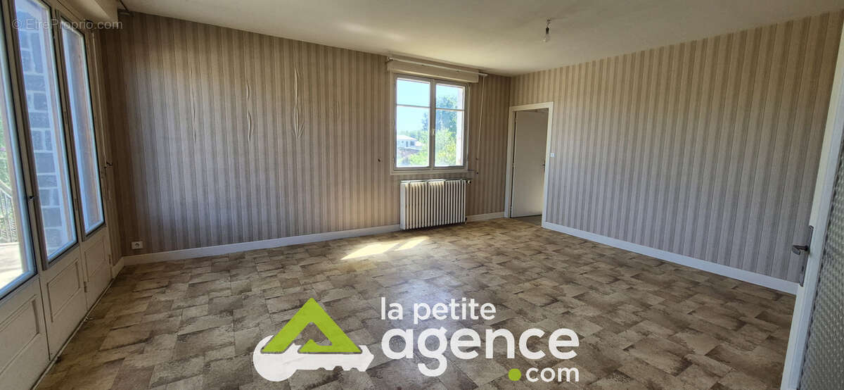 Maison à PREMILHAT