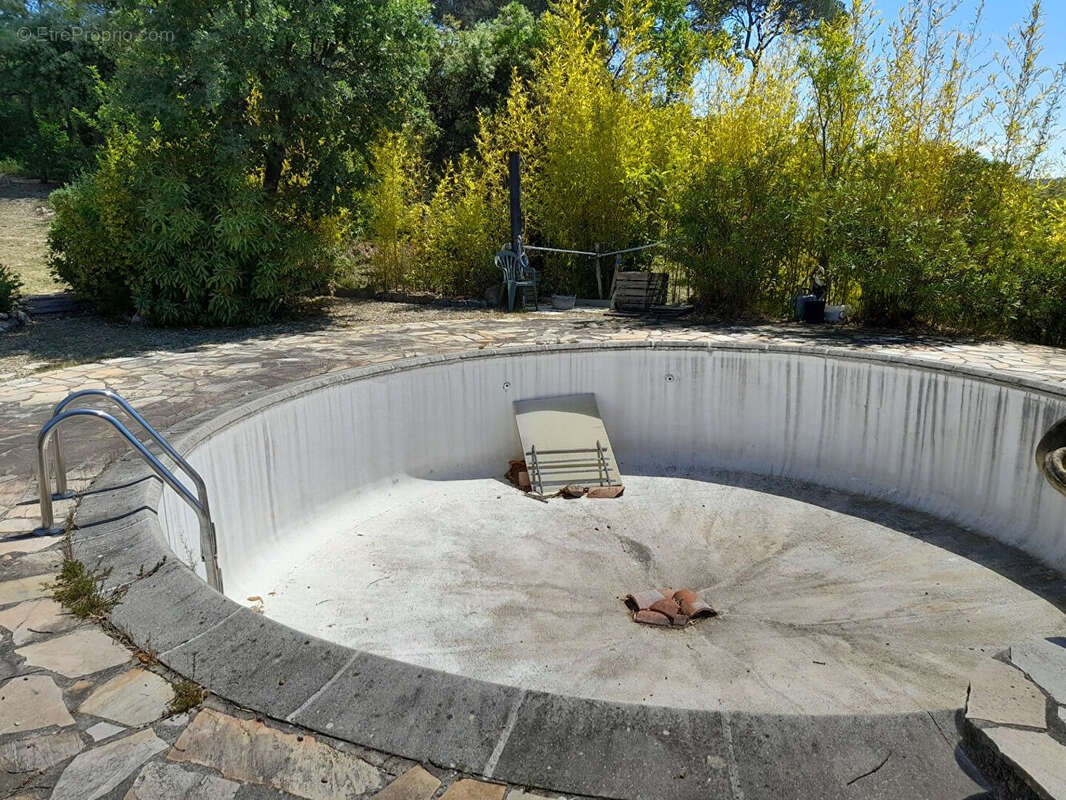 Maison à ENTRECASTEAUX