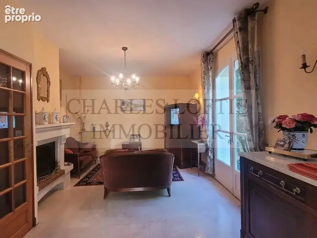 Immeuble de 3 logements, dépendances et jardin à Cahors. - photo 5