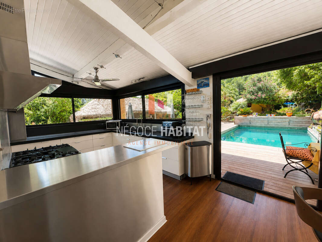 Villa  316 m2 hab. / terrain 1831 m2 - piscine - garage - photo 19