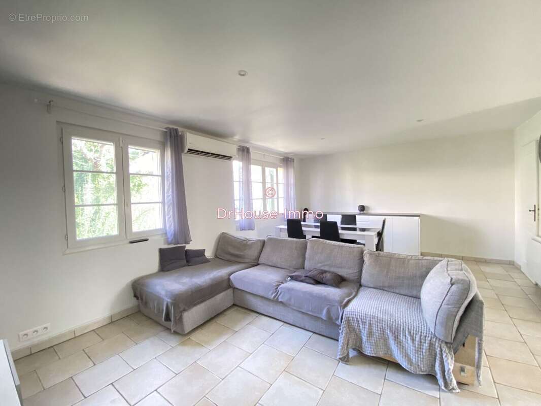 Appartement 70 m² à Peyrolles-En-Provence  - photo 2