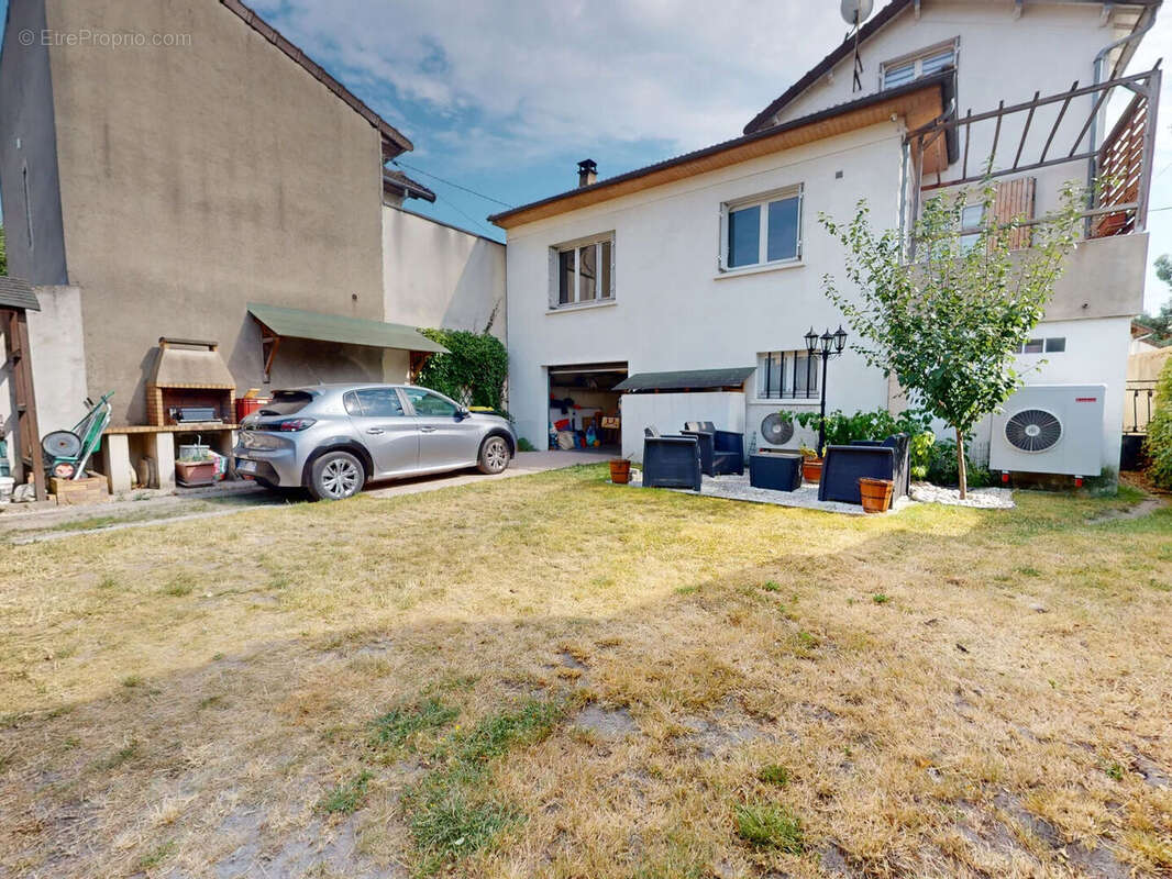 LIVRY- GARGAN, Maison familiale 5 pièces avec jardin et garage - photo 9