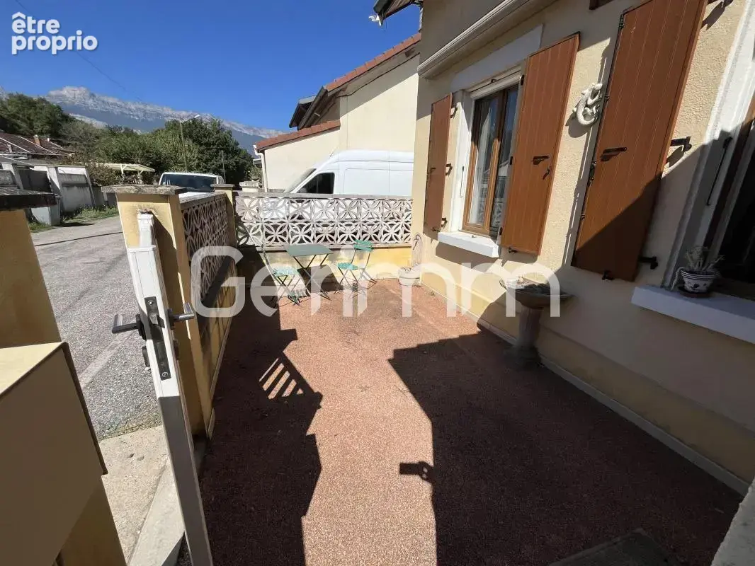 Vente - Maison - 4 pièces + cuisine - 100 m² - 319 000 € - - photo 8