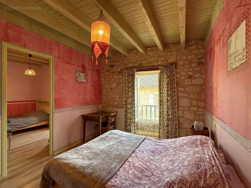 Maison à CHARRAS