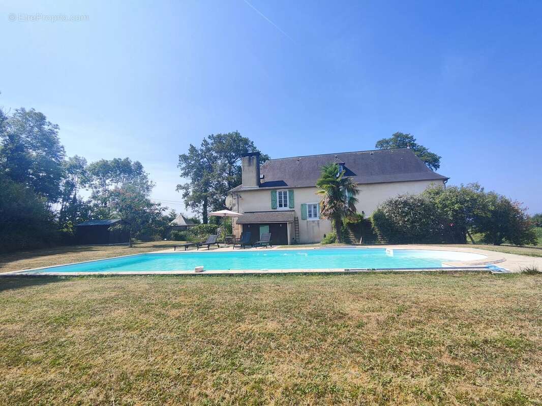 Ferme béarnaise rénovée avec gîte, piscine et vue sur les Pyrenénées - photo 18