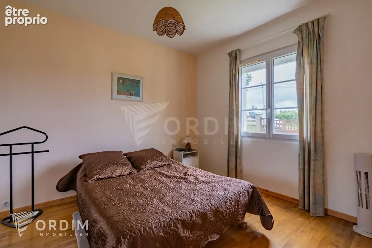 Maison plain-pied 102 m² avec piscine chauffée - terrain 2 083 m² - photo 5