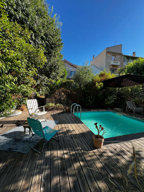 Toulon Siblas - Un charme fou pour cette maison ancienne avec jardin et piscine - photo 16