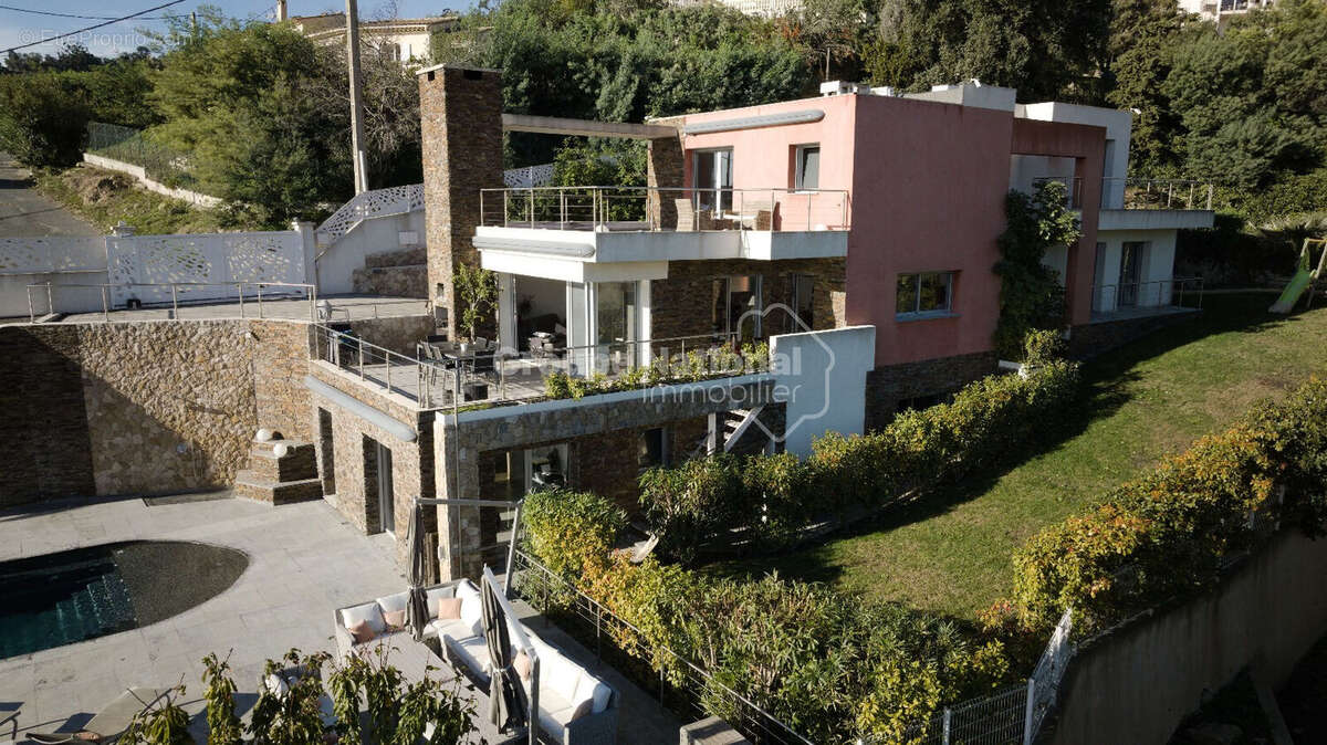 Maison à MANDELIEU-LA-NAPOULE