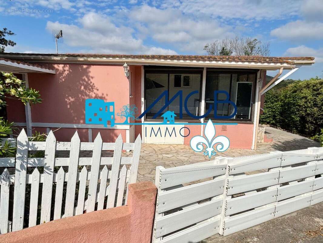 Maison à ROQUEBRUNE-SUR-ARGENS