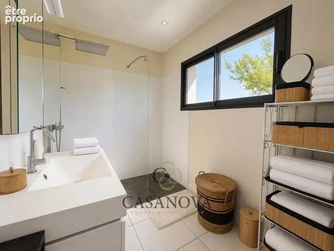 Maison familiale de 266 m² avec piscine et terrain de 1 000 m² à Montarnaud - photo 10