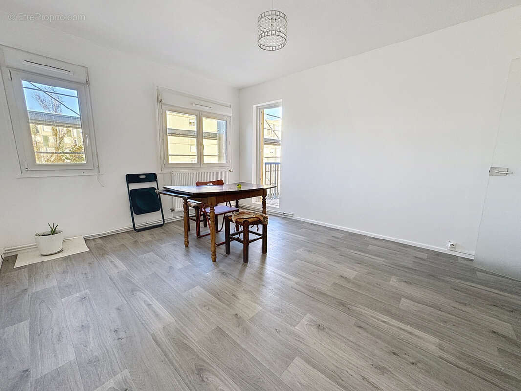 Appartement à SAINT-GENIS-LAVAL