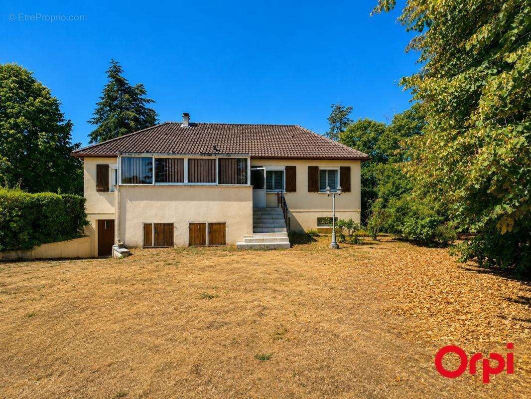 Maison familiale avec 4 chambres, véranda, grand jardin et 3 garages - photo 13