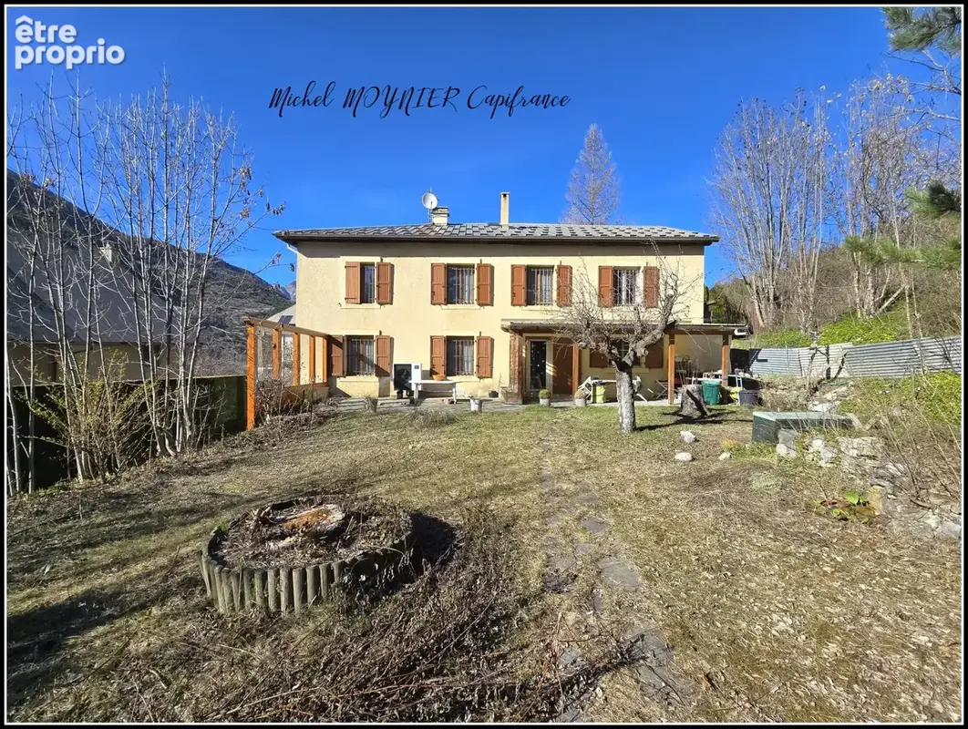À L’Argentière-la-Bessée, maison de caractère sur plus de 2 500 m² de terrain, volumes, annexes et vraie présence - photo 13