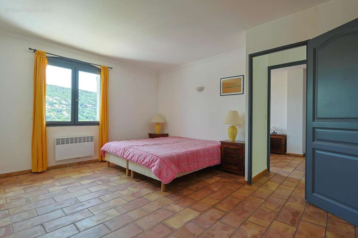 Photo 9 - Maison à ROQUEBRUNE-SUR-ARGENS