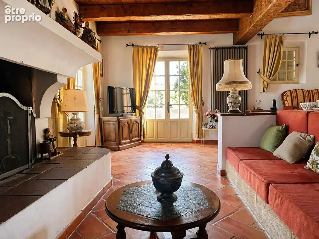 Maison de 246 m² avec sous-sol de 100 m², 3 garages fermés, piscine, sur 1849 m² de terrain en vente à Allauch - photo 7