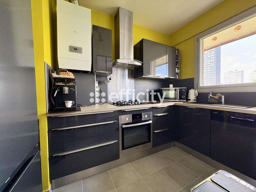 Appartement à COURBEVOIE