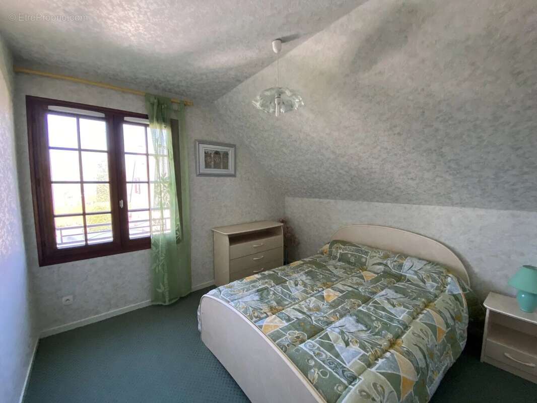 Maison à MONTREUIL-JUIGNE