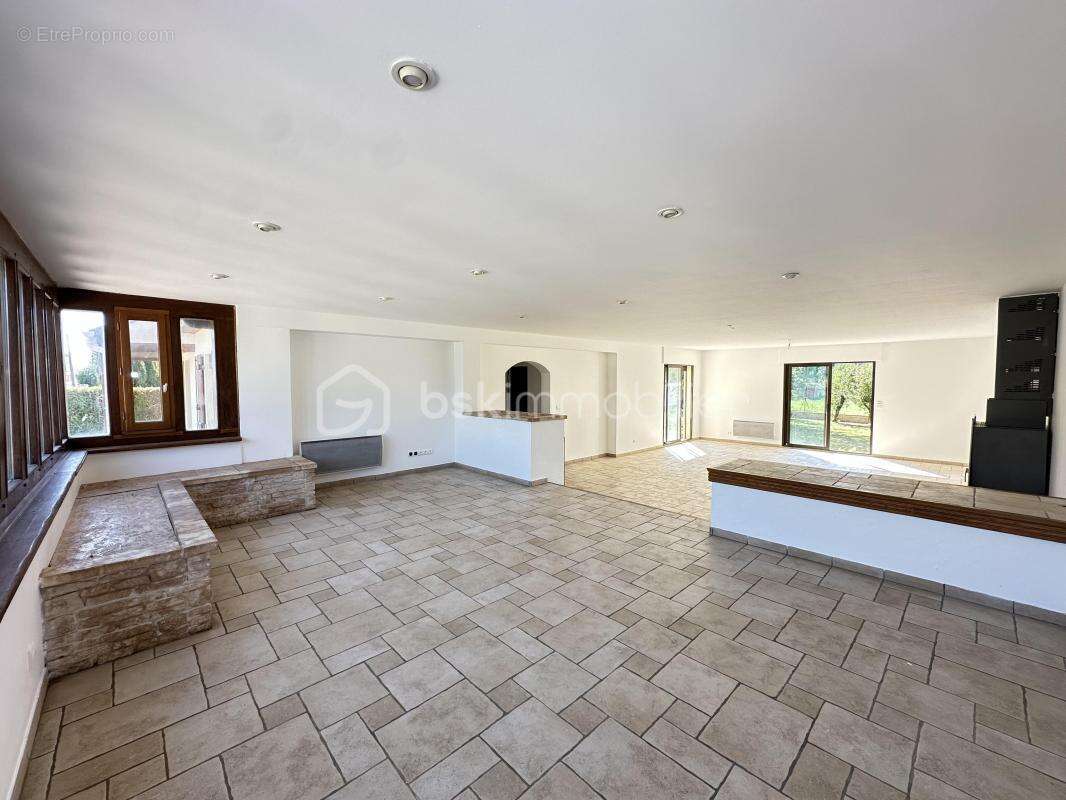 Maison à NANTEUIL-LE-HAUDOUIN