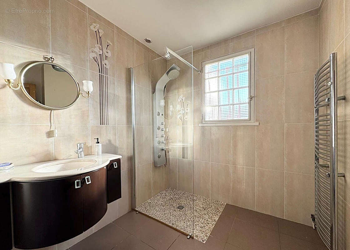 Maison à SAINT-JULIEN-DE-CONCELLES