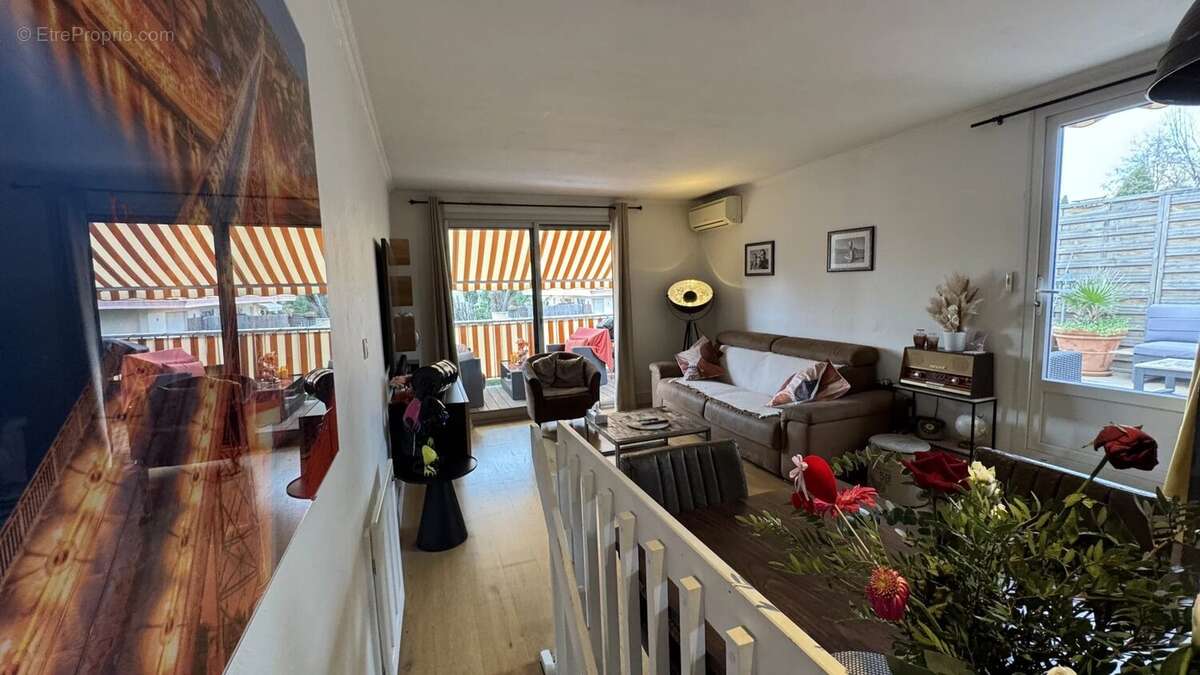 Appartement à SAINT-LAURENT-DU-VAR