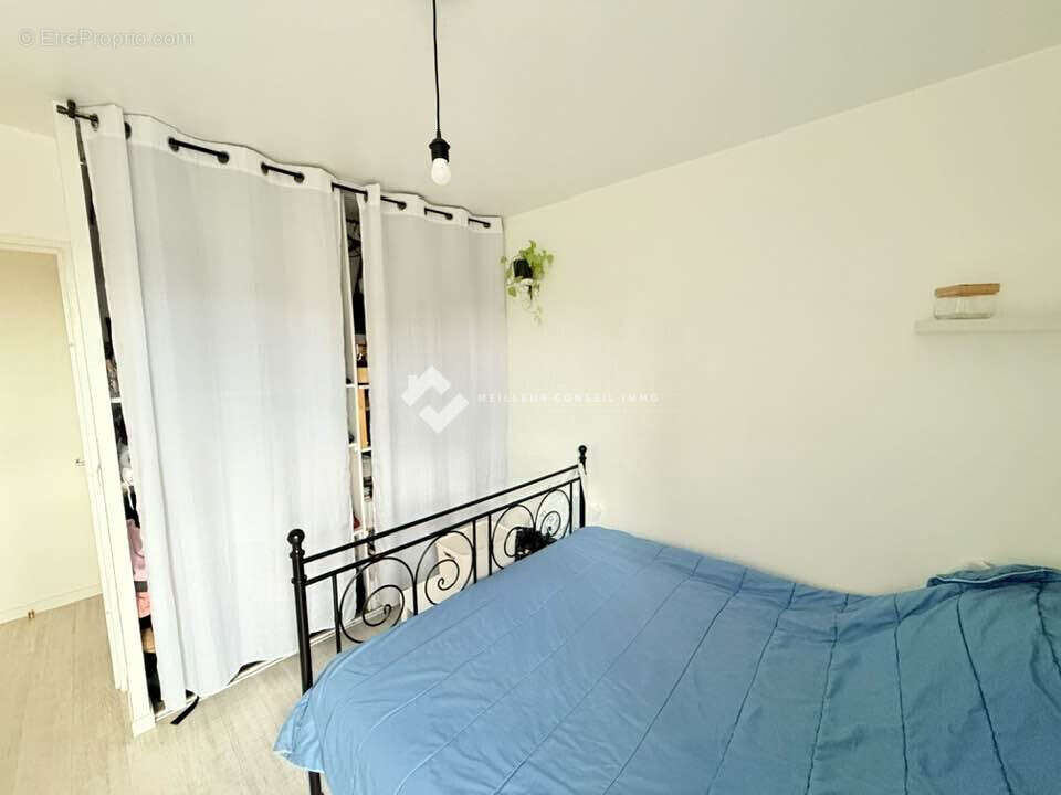 Appartement à LES PAVILLONS-SOUS-BOIS
