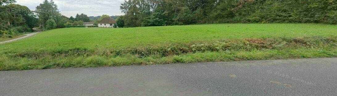 Terrain à LAGARDE-ENVAL