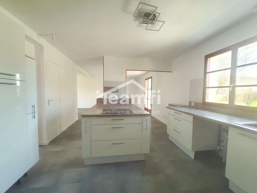 Maison 162 m² à Orcemont  - photo 6
