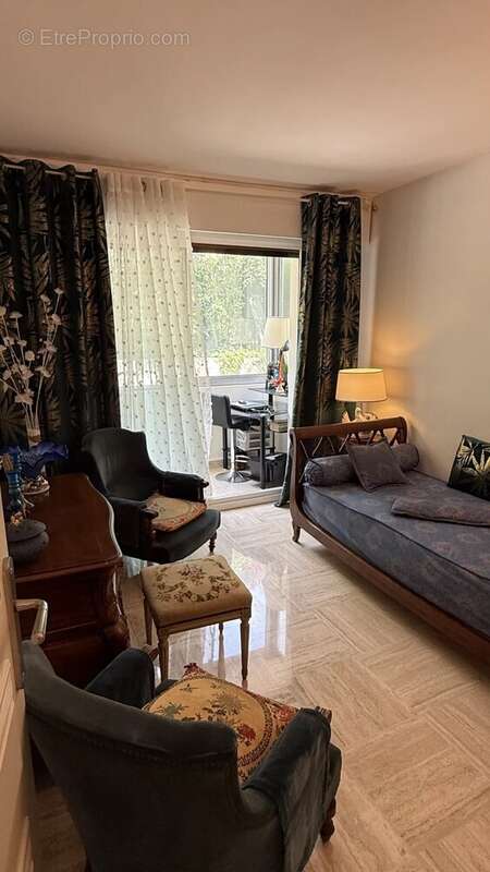 Le Cannet - Spacieux 3 pièces de 70 m² rénové avec terrasse et garage fermé - photo 21