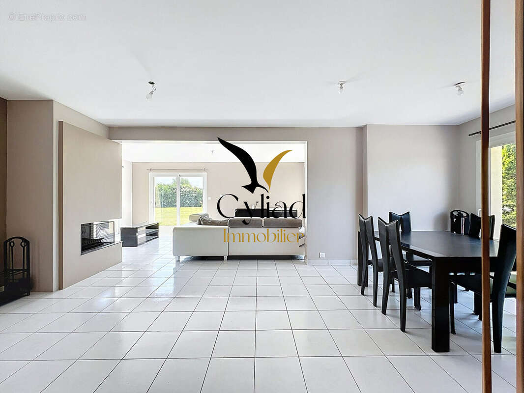 Maison à LE VIVIER-SUR-MER