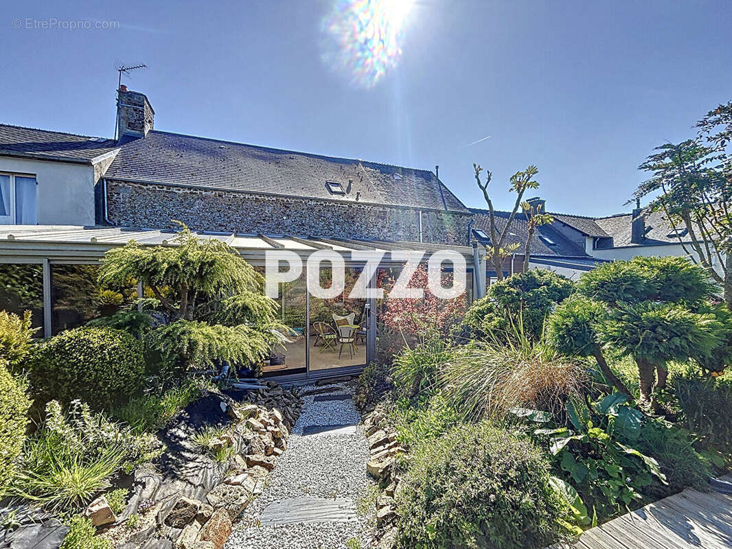 Maison à SAINT-MAURICE-EN-COTENTIN